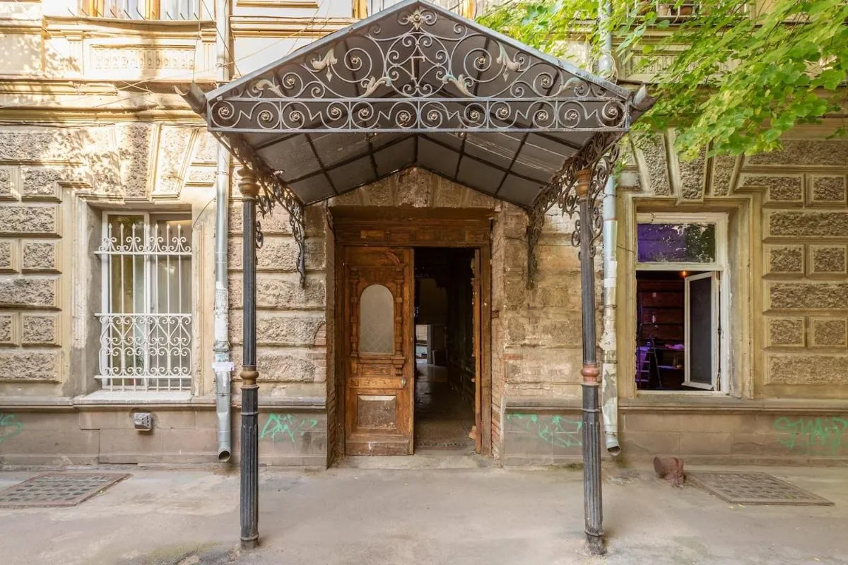 Image 5 of Old Piano Apartment
