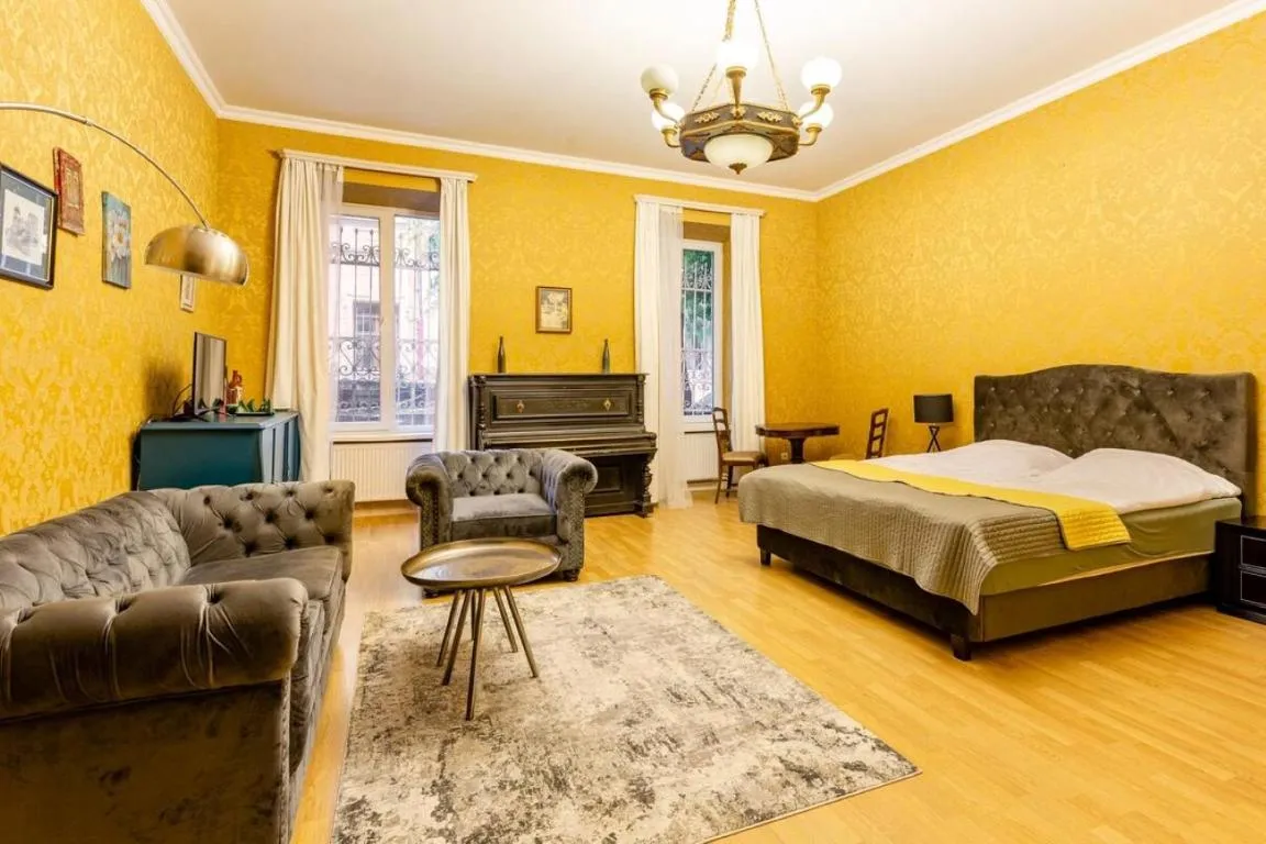 Image of Old Piano Apartment
