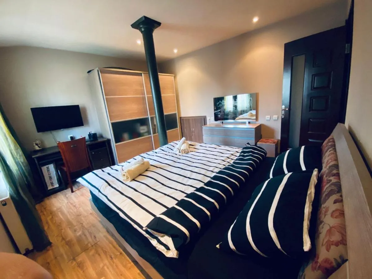 Image 2 of Opera Apartment