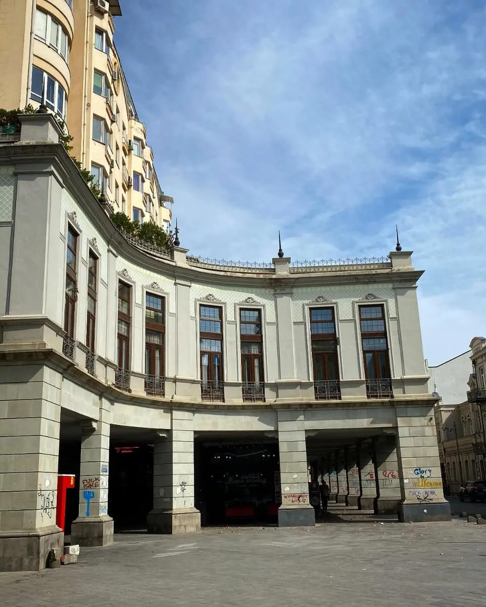 Image 4 of Redline Hotel