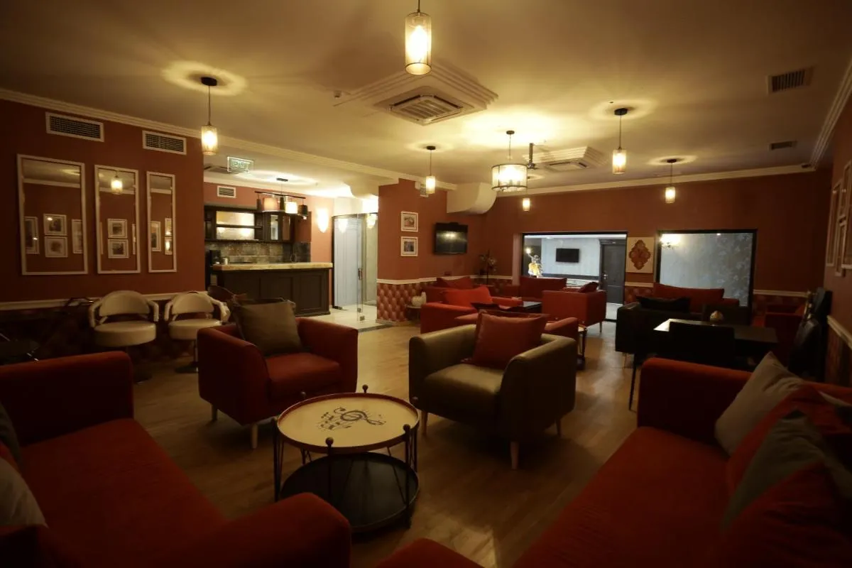 Image 3 of Redline Hotel