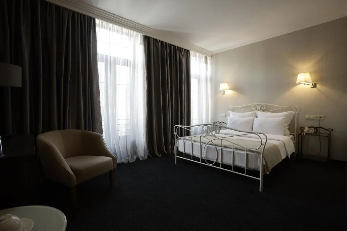 Image 1 of Redline Hotel