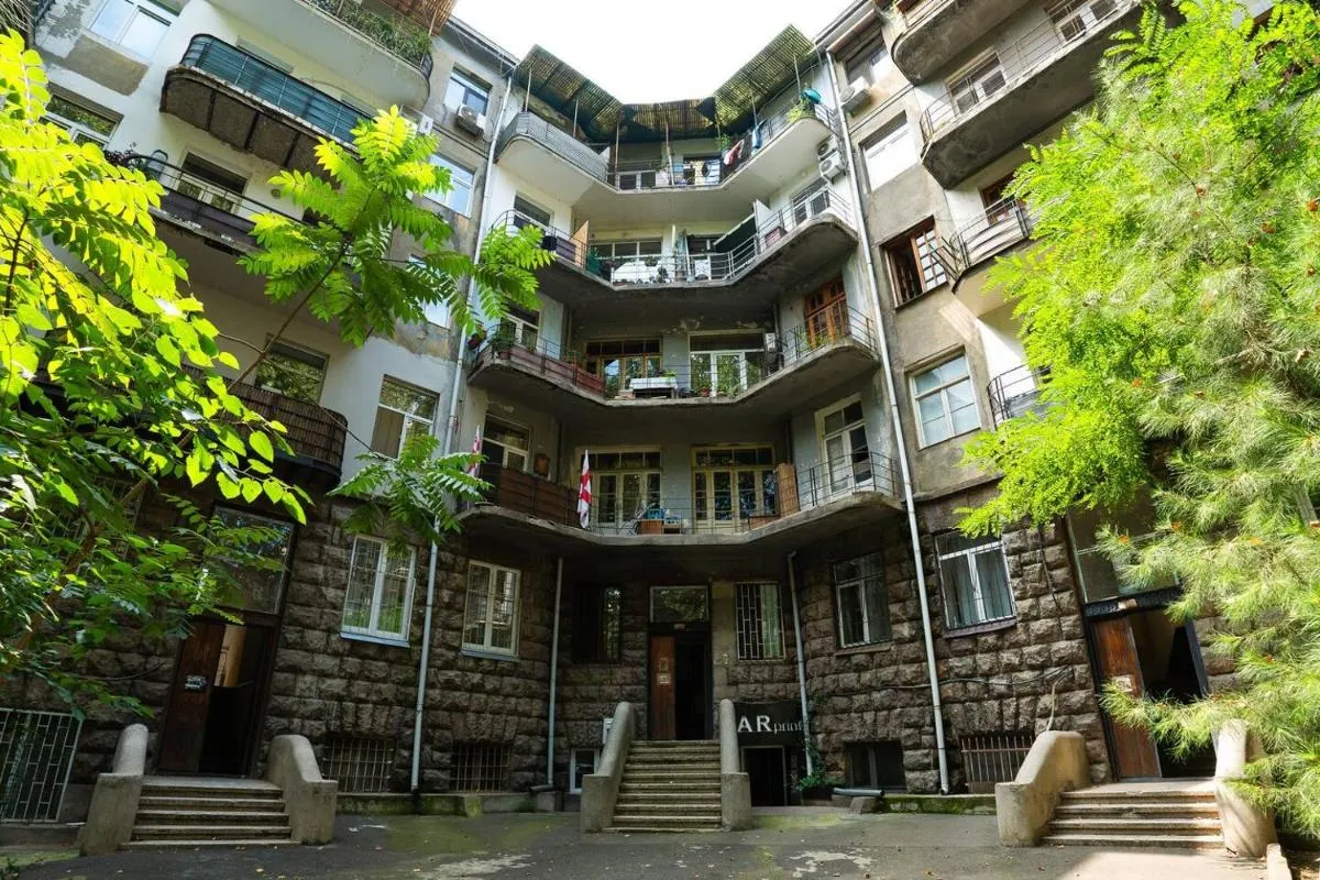 Image 5 of Roman Relics and Modern Style – Unique 1BR Experience