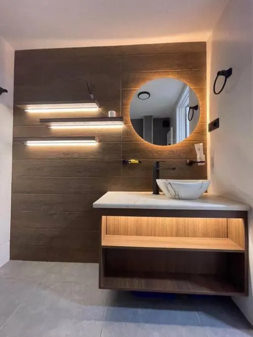 Image 1 of Room 32 in Dighomi Massive