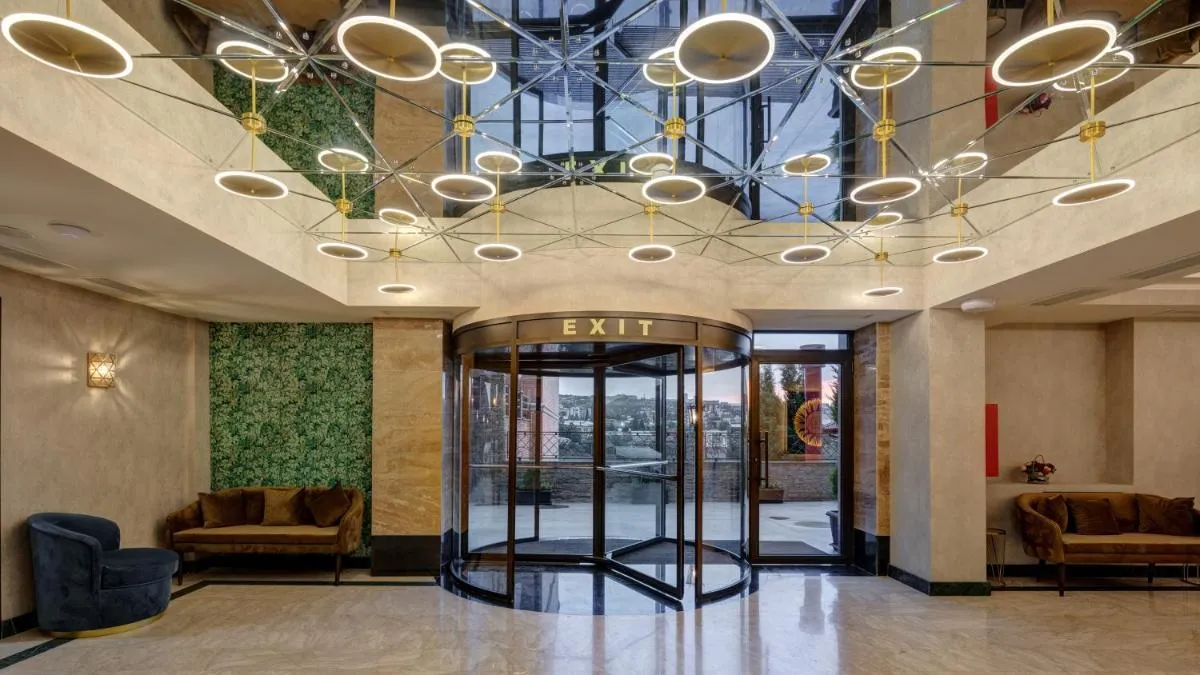 Image 5 of Sole Palace