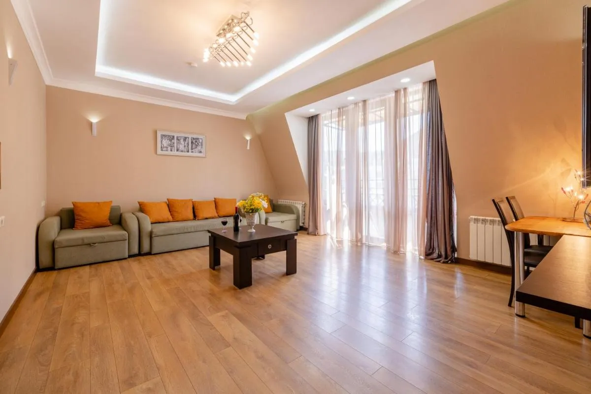 Image 2 of Spacious apartment in the city center II
