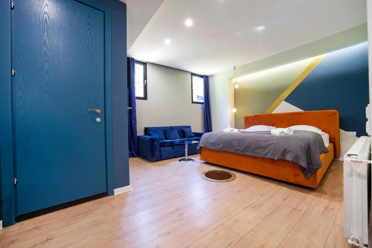 Image 6 of Teonas home
