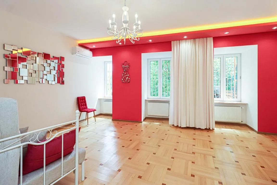 Image of Unique 3-Apt Combo for 6 Guests By Wehost
