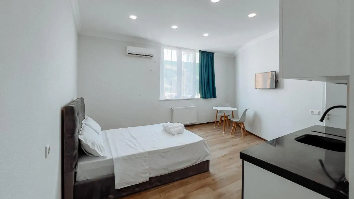 Image 1 of VIP apart 481