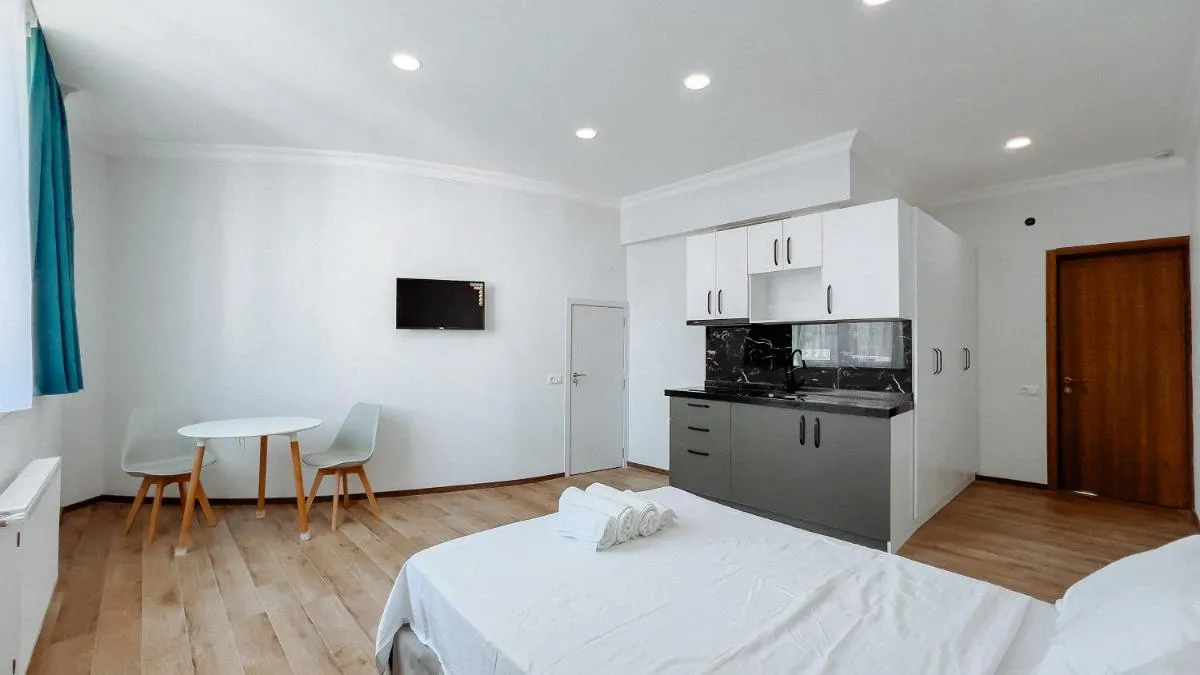 Image 3 of VIP apart 481