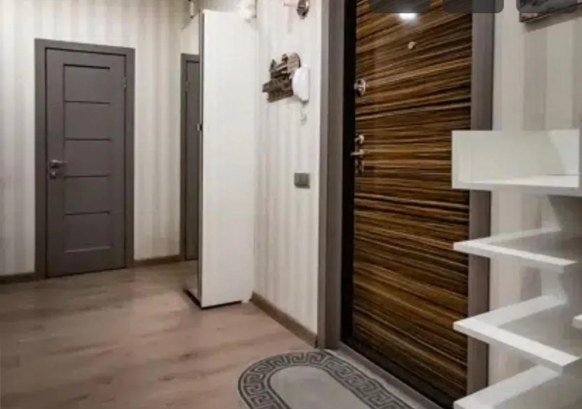 Image 3 of VIP apart 556