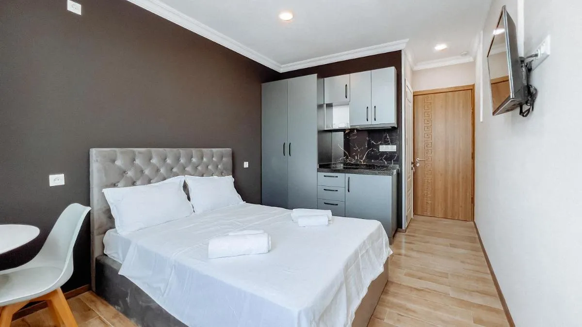 Image of VIP apart 561