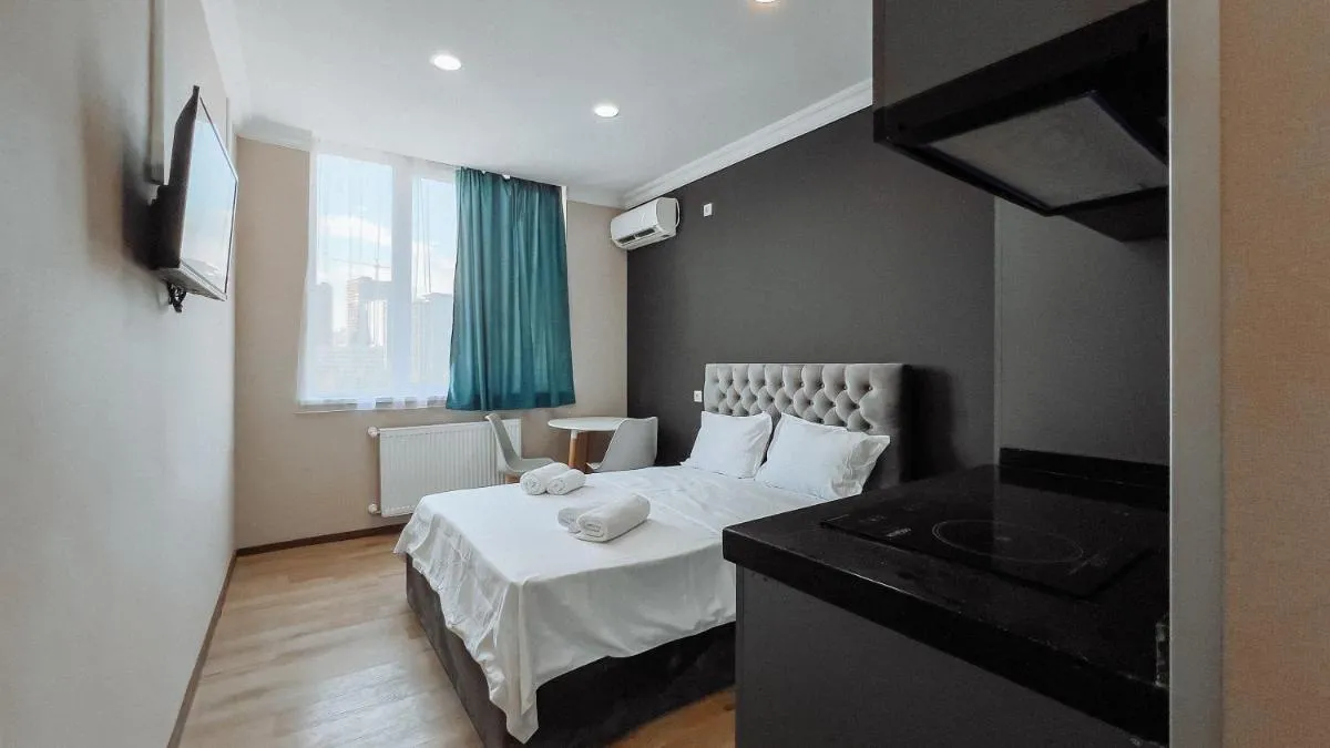 Image 1 of VIP apart 561