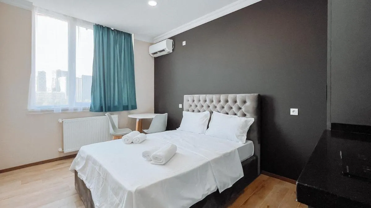 Image 4 of VIP apart 561
