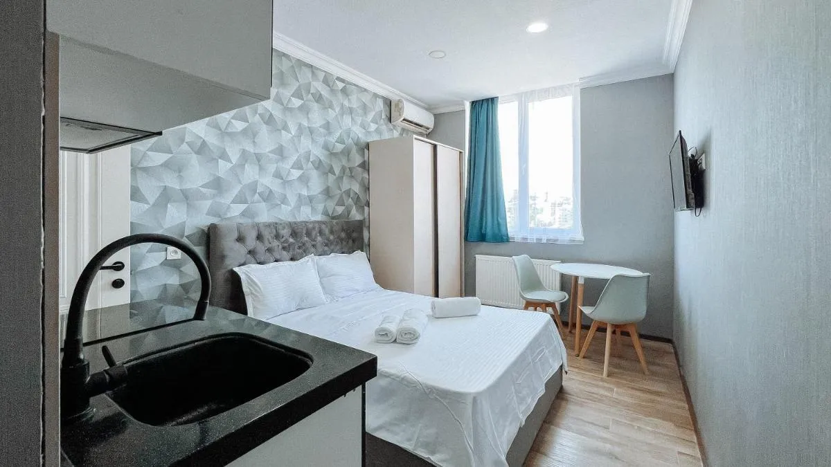 Image 1 of VIP apart 571