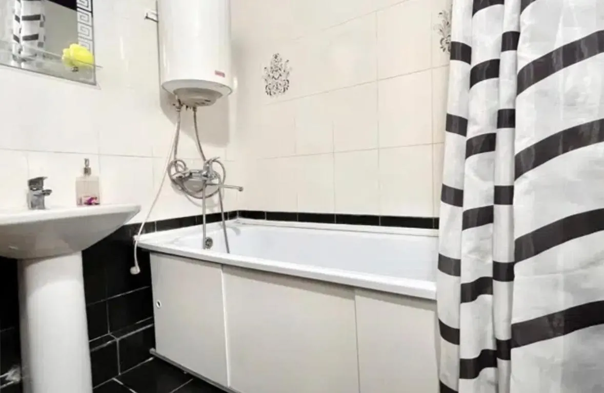 Image of VIP apart 572
