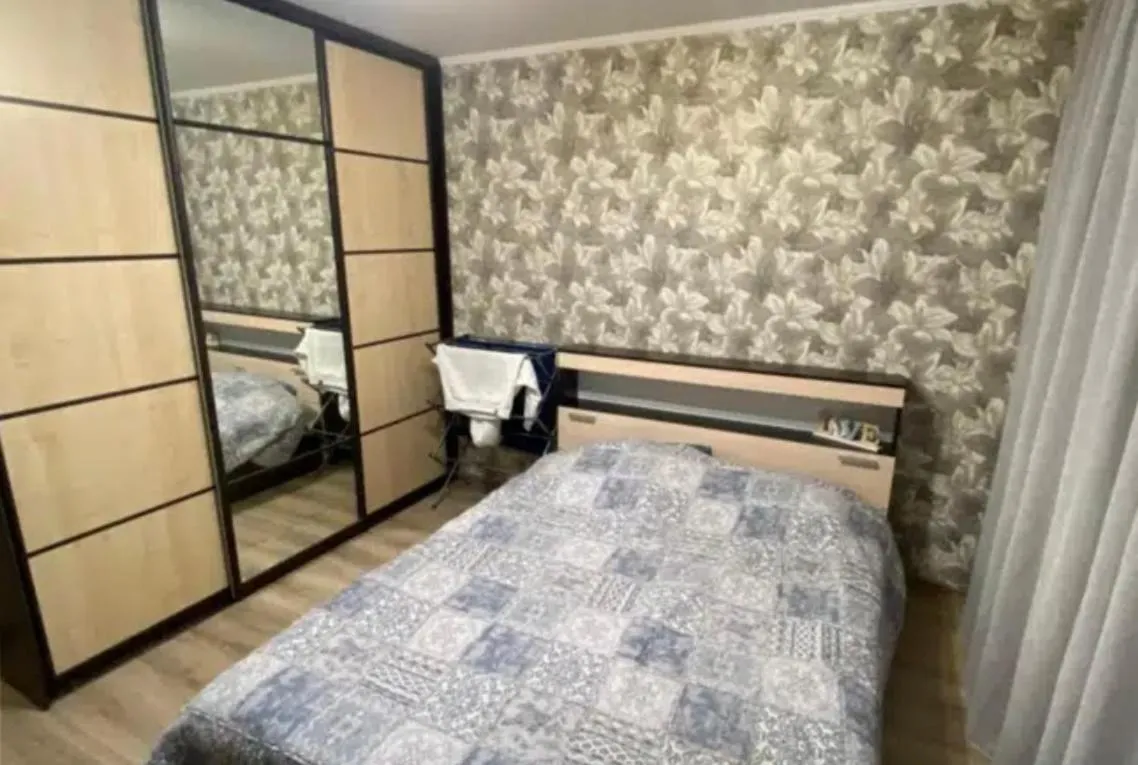 Image 1 of VIP apart 572