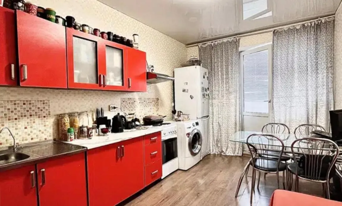 Image 3 of VIP apart 572