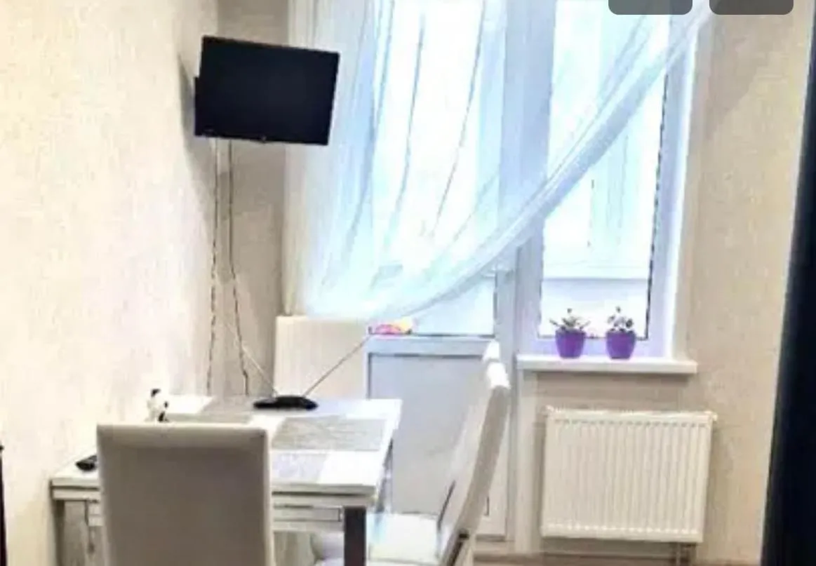 Image 2 of VIP apart 575