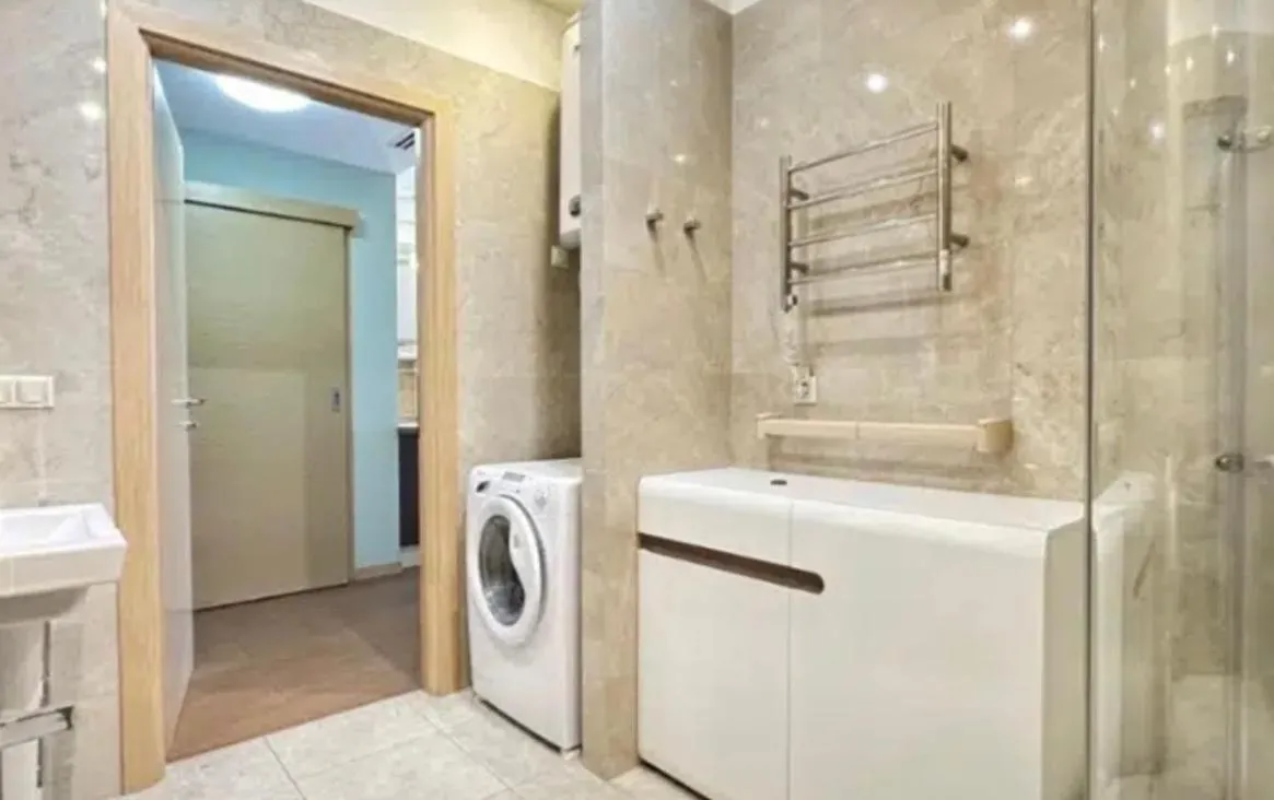 Image 1 of VIP apart 604