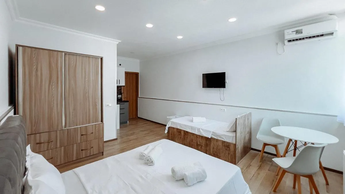 Image 1 of VIP apart 610