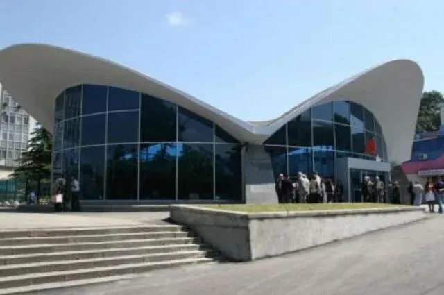 Image 5 of VIP apart 610