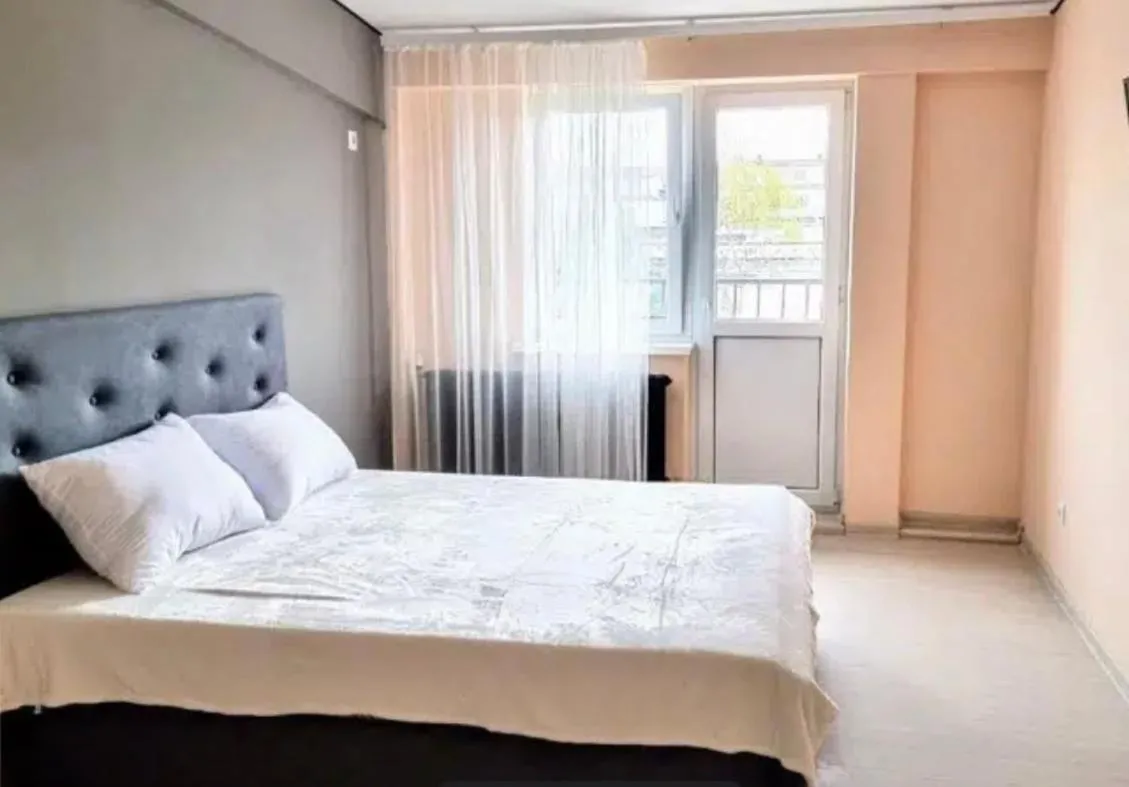 Image 1 of VIP apart 615
