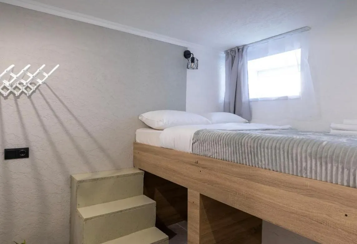 Image 4 of VIP apart 621