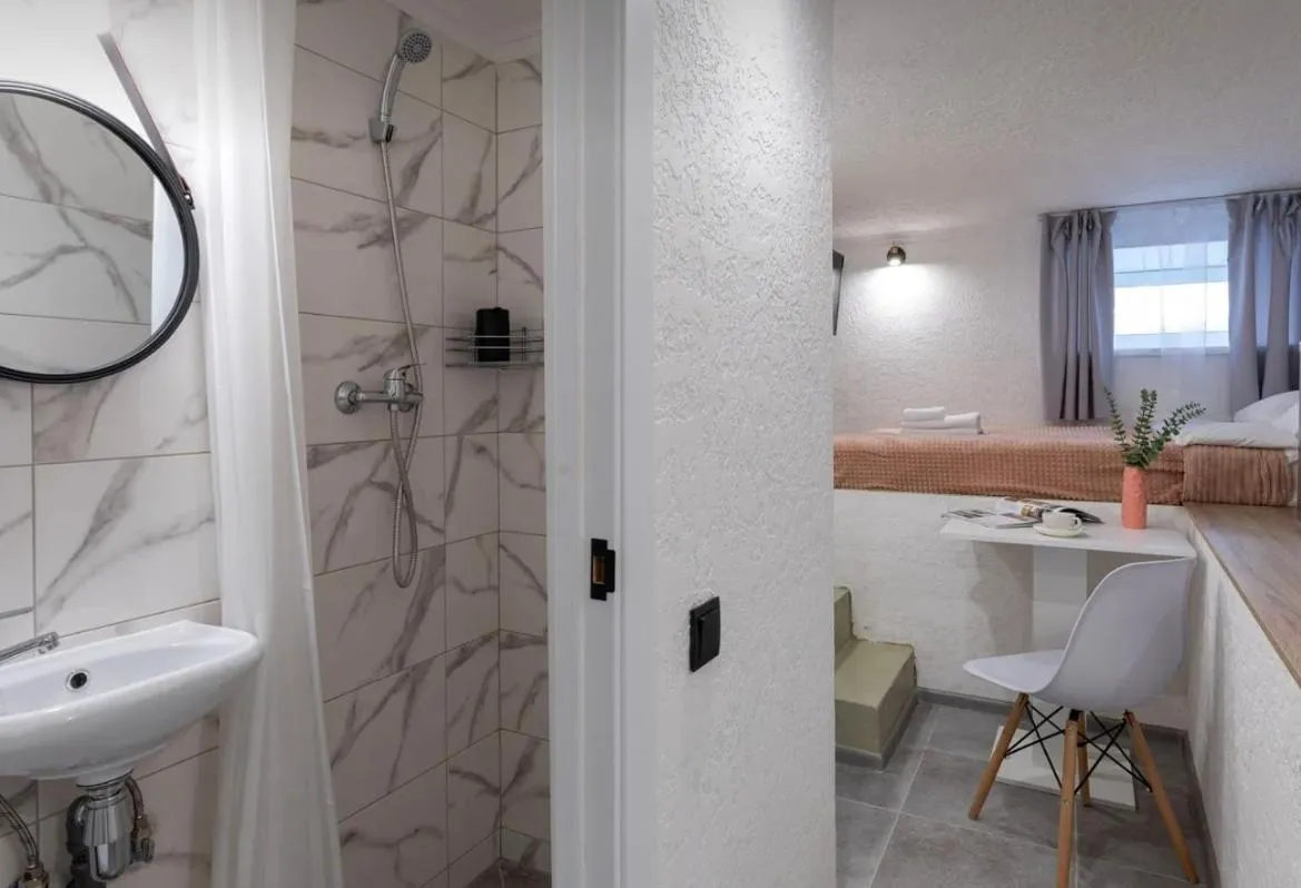 Image 4 of VIP apart 623
