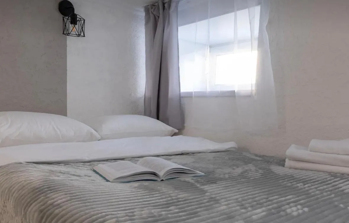 Image 3 of VIP apart 626