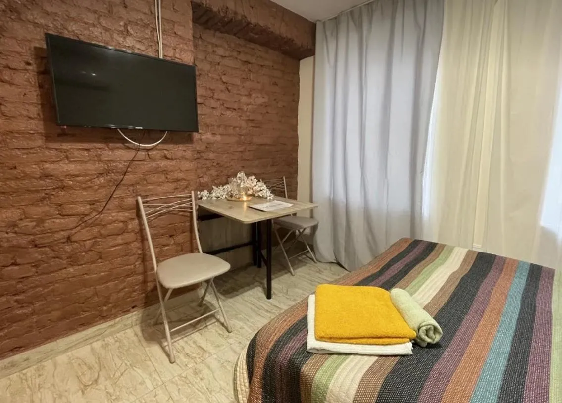 Image 3 of VIP apart 652