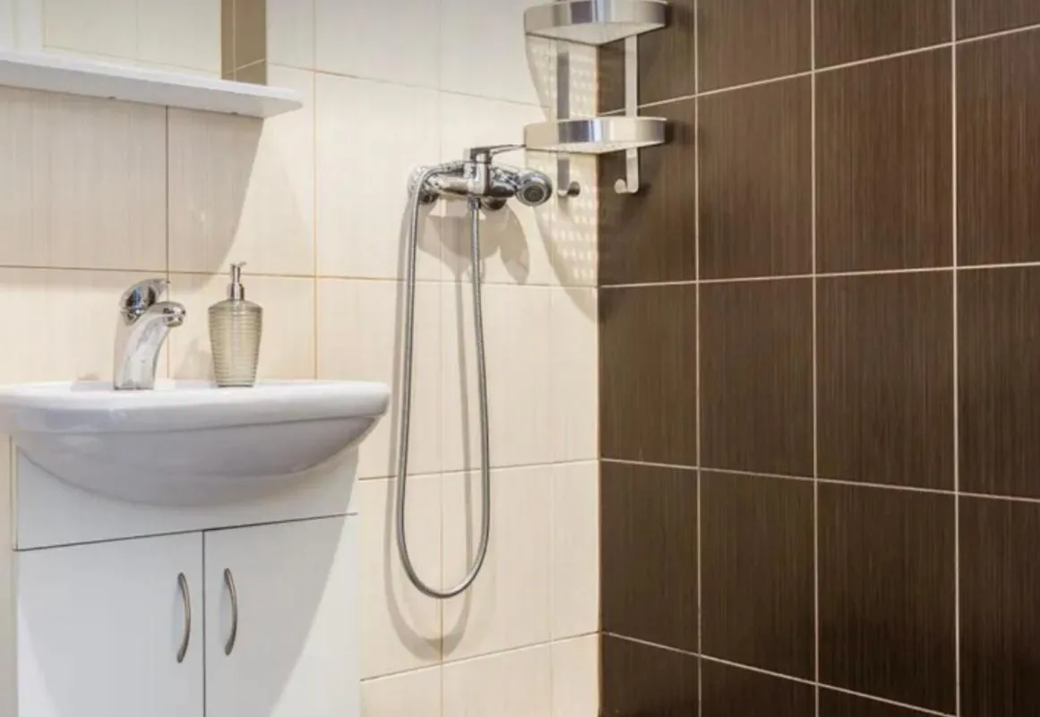 Image 5 of VIP apart 671