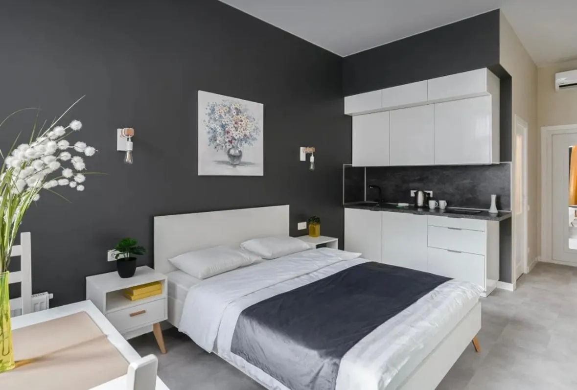 Image 1 of VIP apart 681