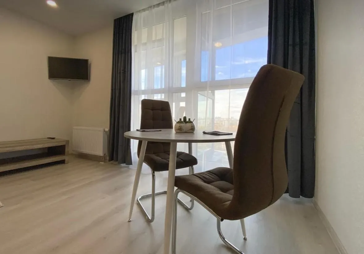 Image 2 of VIP apart 748