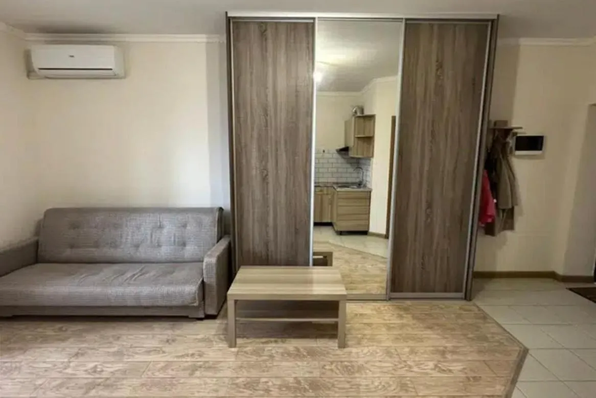 Image 1 of VIP apart 782