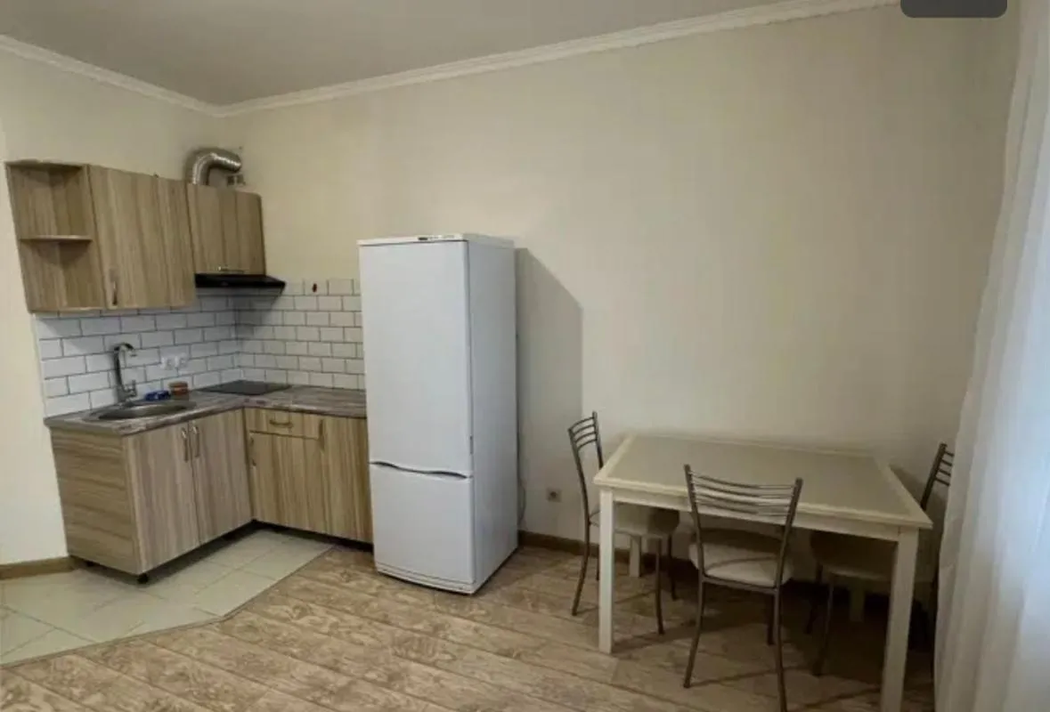 Image 2 of VIP apart 782