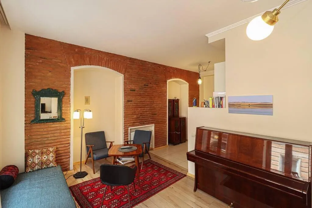 Image of Vintage 2BR Apartment – Managed By Wehost