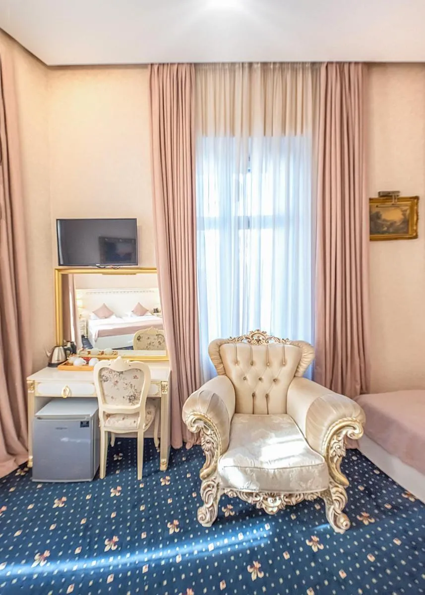 Image 6 of Vintage Hotel