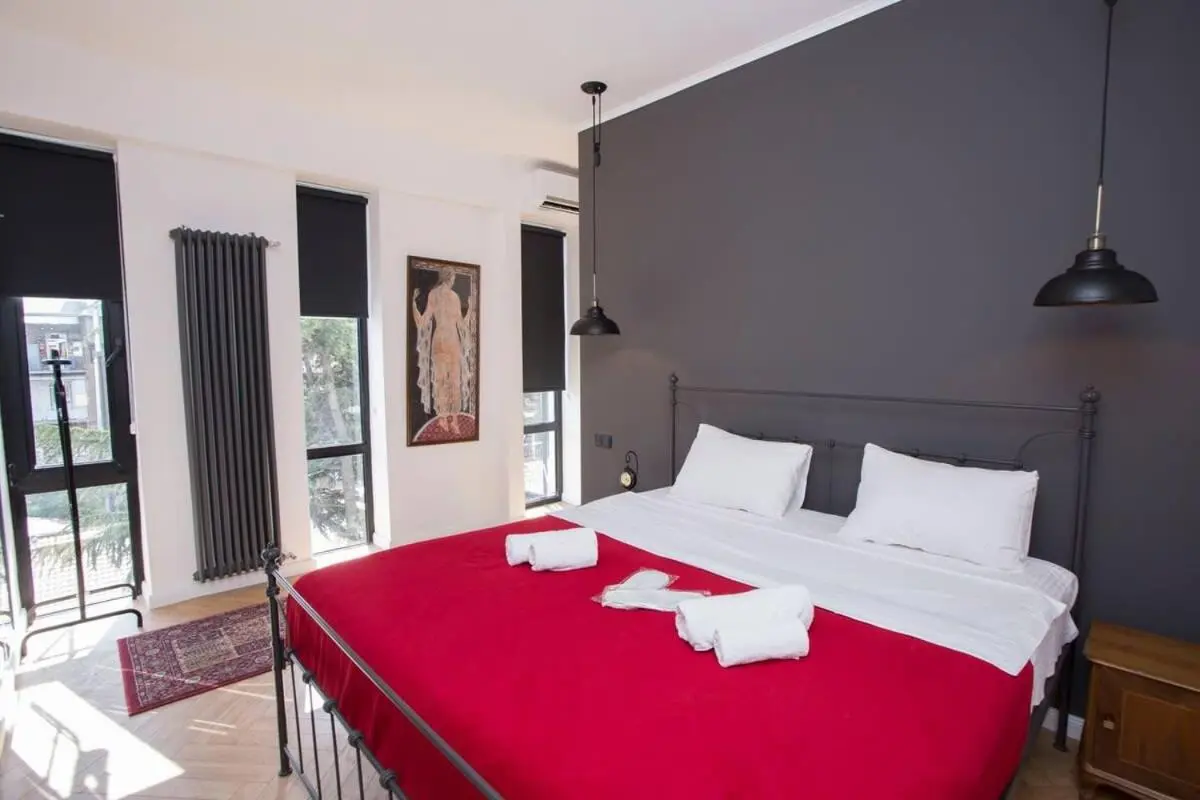 Image 3 of 3-Person Apartment – By Wehost