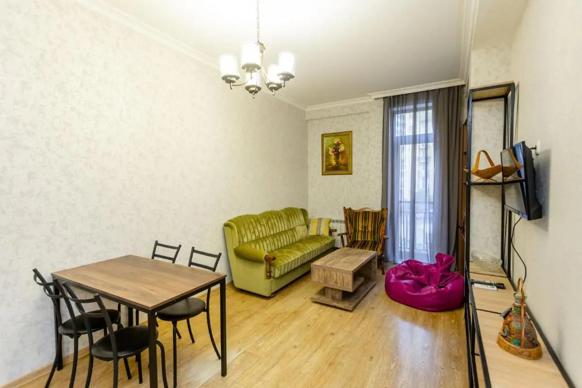 Image 4 of Apartment 16