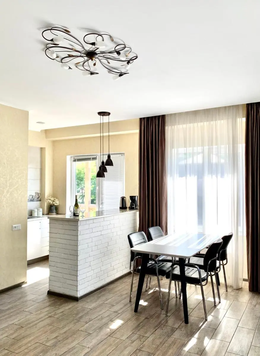 Image 3 of Apartment 23