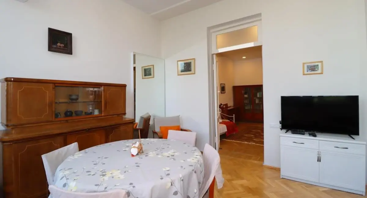 Image 2 of City Center Charm Family Apartment – By Wehost