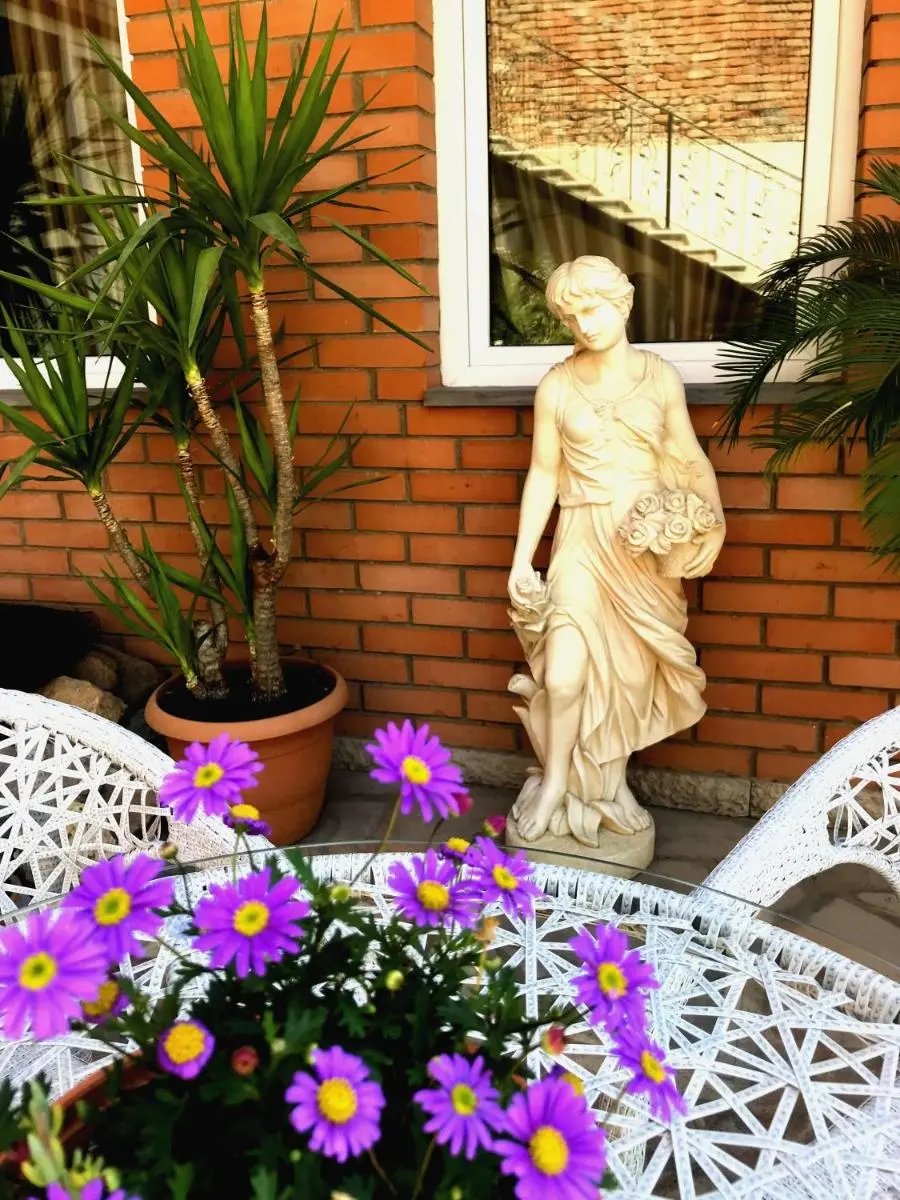 Image 3 of GREEN GARDEN