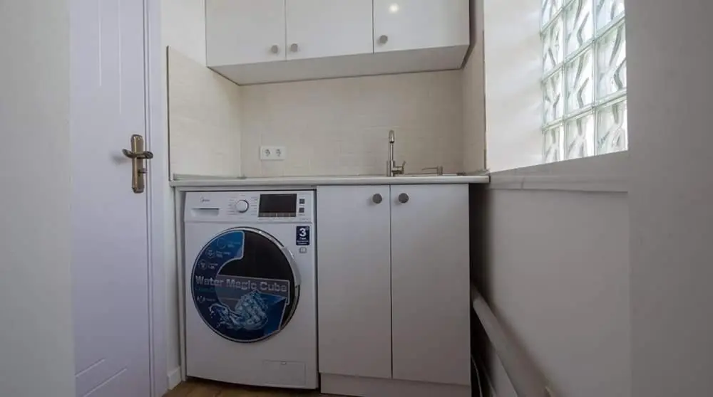 Image 4 of Hotel type room with mini kitchen and balcony on Melikishvili, city center
