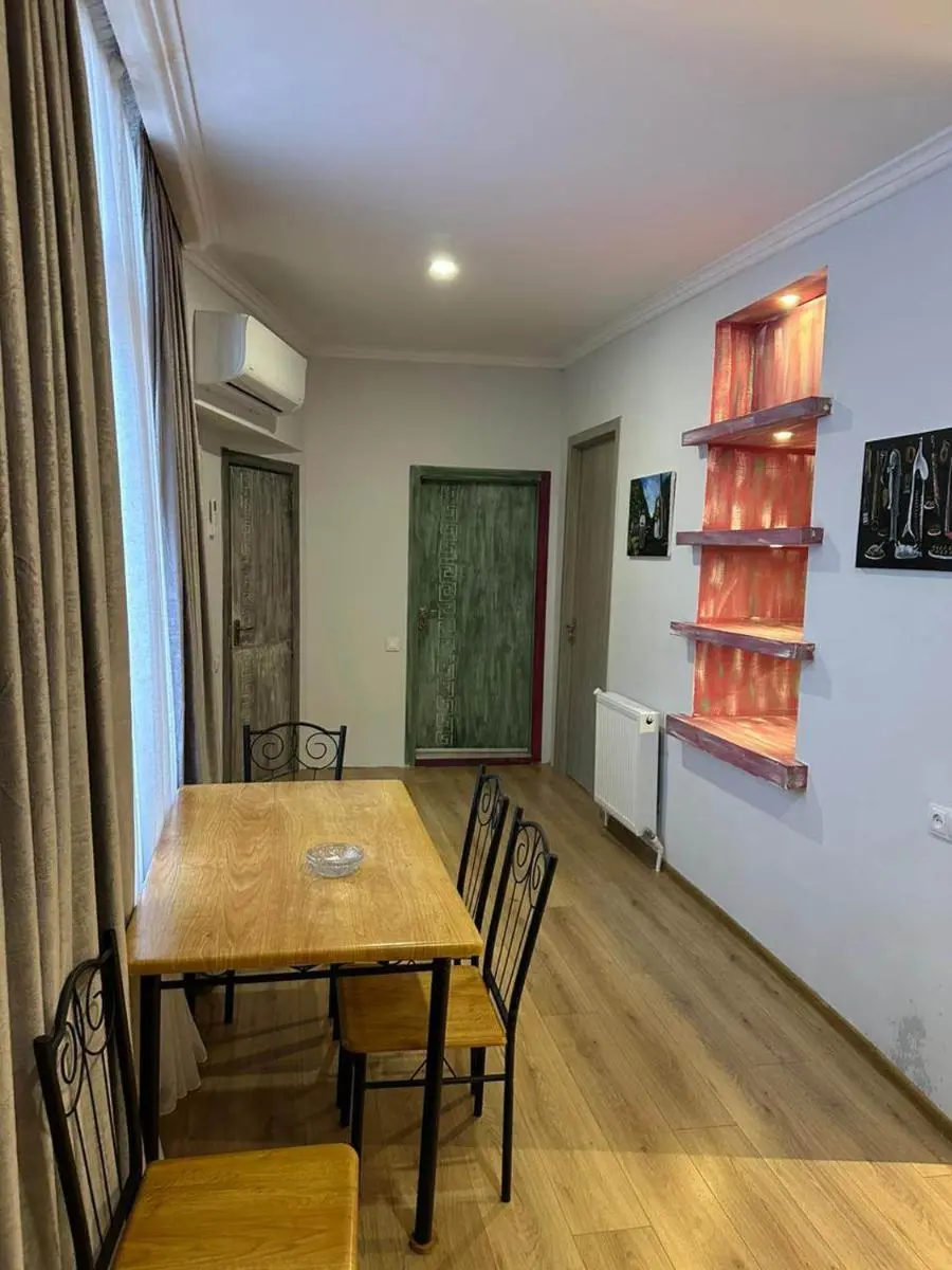 Image 6 of Liberty art apartment