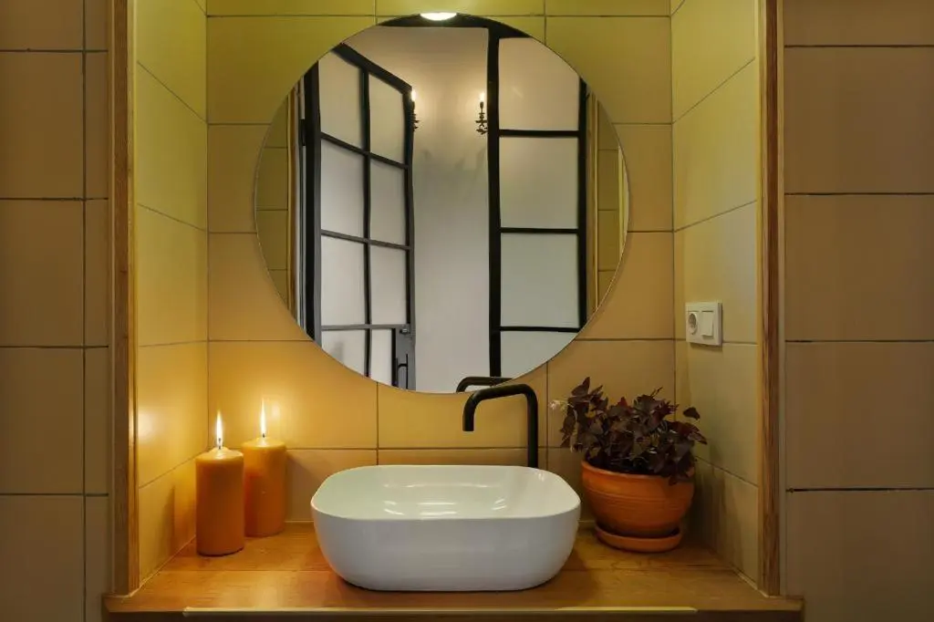 Image 6 of Luxury House