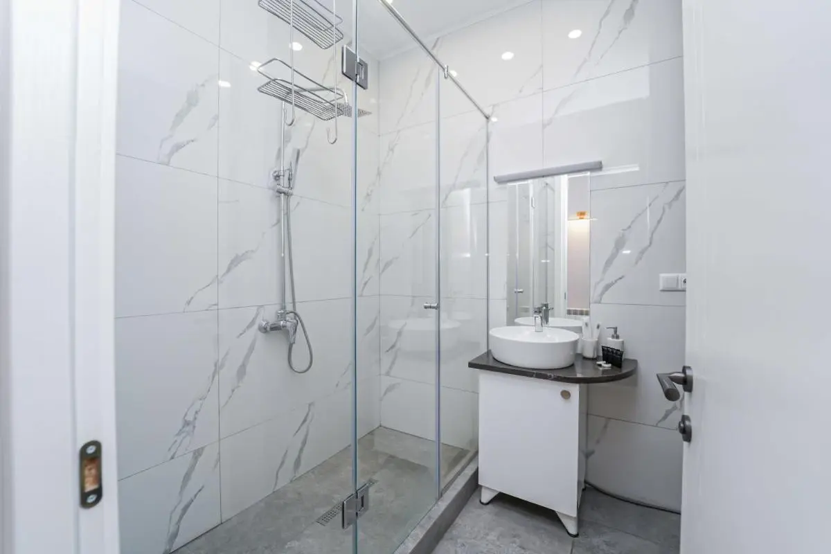 Image 2 of Luxury apartment with balcony on avenue Melikishvili, city center