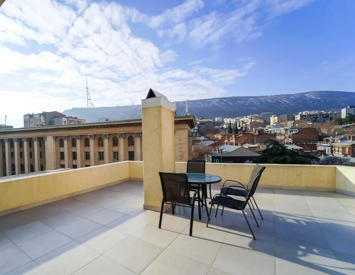 Image 4 of Luxury apartment with balcony on avenue Melikishvili, city center