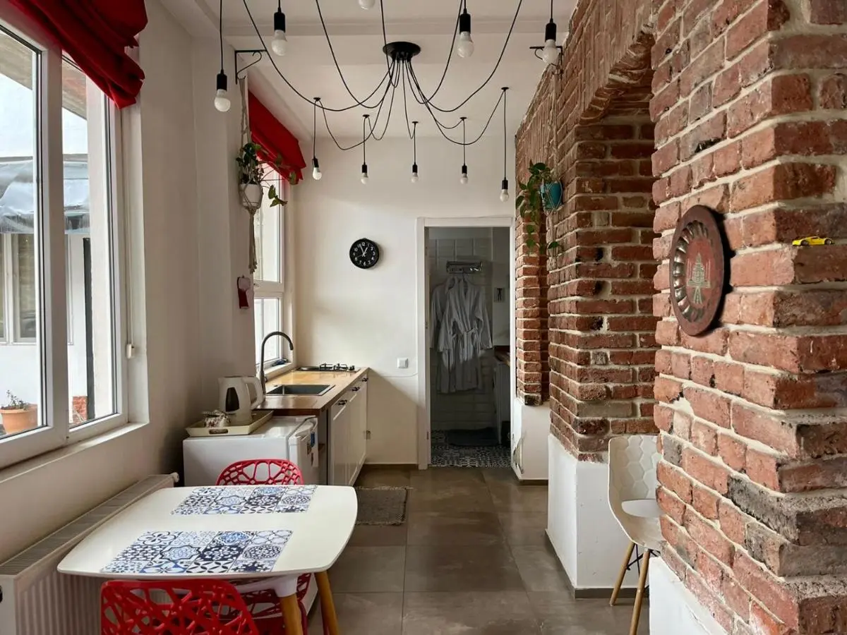 Image 2 of Matisse apartment in old Tbilisi