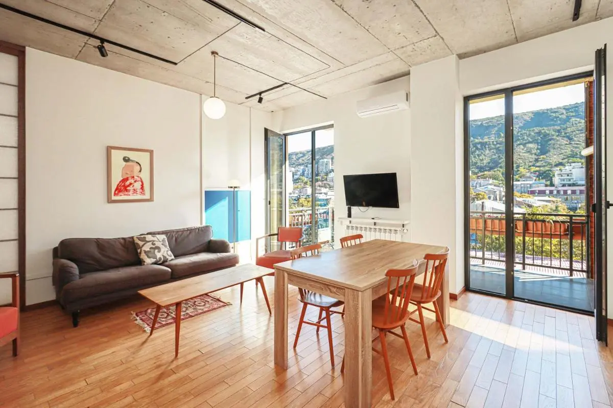 Image 2 of Modern 1BR apt w spacious balcony & a bathtub